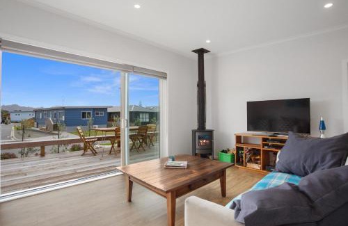 Waihi Beach Maison | Sandy Retreat - Waihi Beach Holiday Home