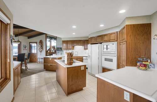 Mound Maison | Sandy Shore Beach House: Lake Minnetonka