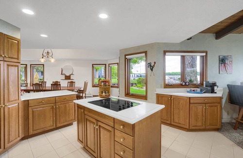 Mound Maison | Sandy Shore Beach House: Lake Minnetonka