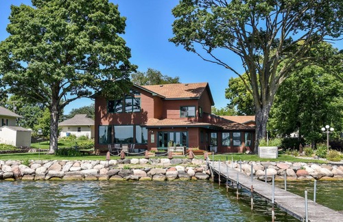 Mound Maison | Sandy Shore Beach House: Lake Minnetonka