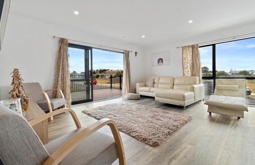 Waihi Beach Maison | Sandy Shores - Waihi Beach Holiday Home