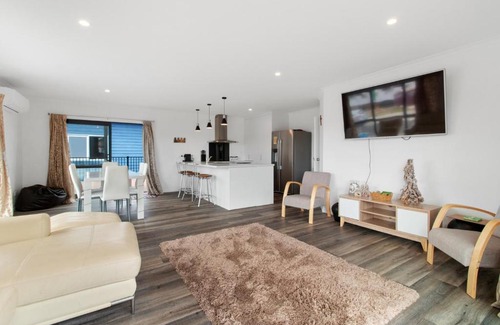 Waihi Beach Maison | Sandy Shores - Waihi Beach Holiday Home