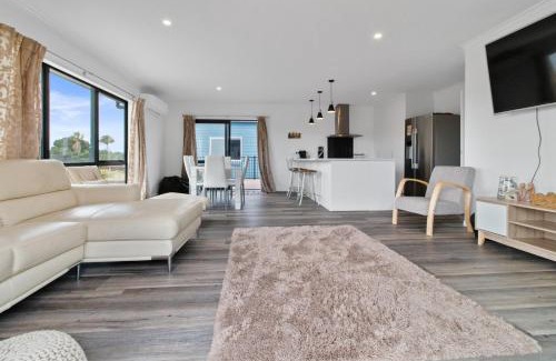 Waihi Beach Maison | Sandy Shores - Waihi Beach Holiday Home