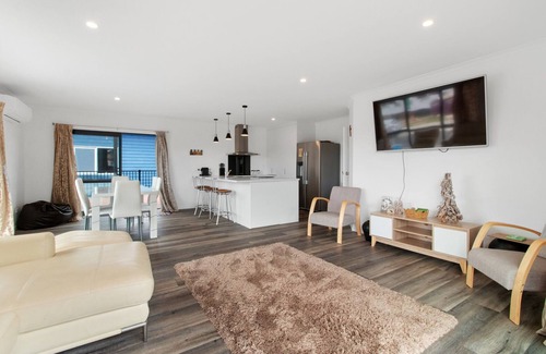 Waihi Beach Maison | Sandy Shores - Waihi Beach Holiday Home
