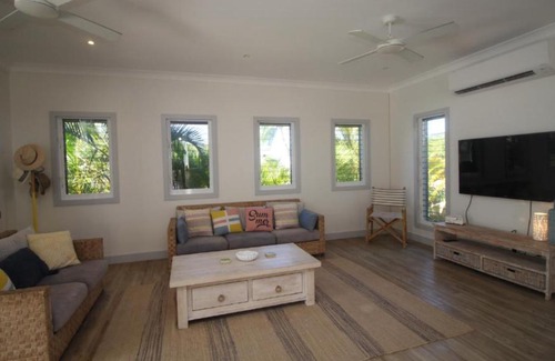 Horseshoe Bay Maison | Sandy Toes Beach House