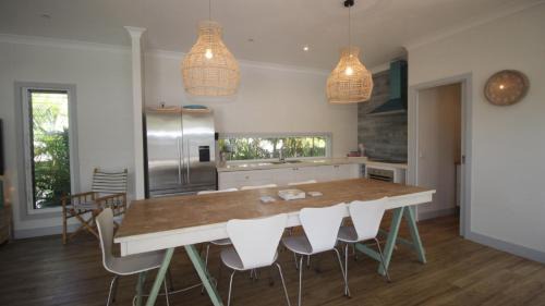 Horseshoe Bay Maison | Sandy Toes Beach House