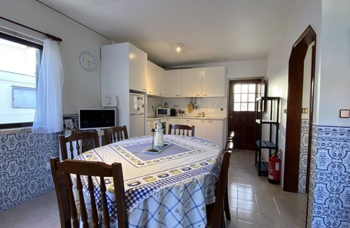 Praia de Santa Cruz Maison | Santa Cruz Beach Base - 3 Bdr & BBQ by the sea