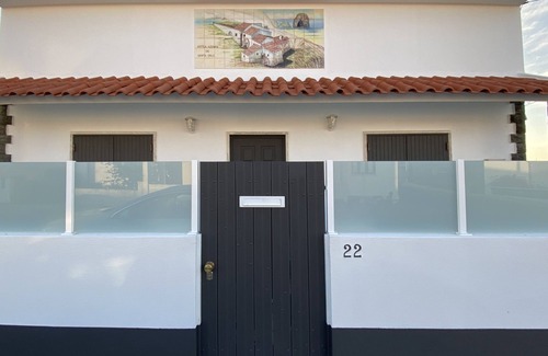 Praia de Santa Cruz Maison | Santa Cruz Beach Base - 3 Bdr & BBQ by the sea