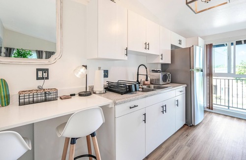 Ocean Park Appartement | Santa Monica Beach Suite. Off street parking and walking distance to everything!