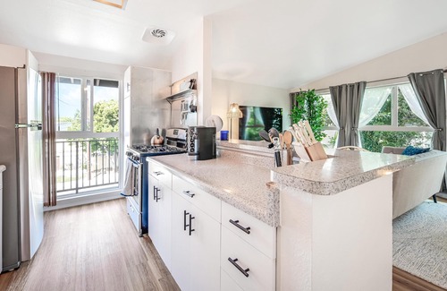 Ocean Park Appartement | Santa Monica Beach Suite. Off street parking and walking distance to everything!