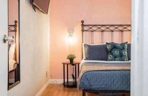 Beverly Green Maison | Santa Paula Relax and Play Private Modern Stay and Chefs Kitchen