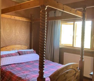 Ampney Crucis Cabine | Santa's Lodge at The Cotswold Reindeer Herd