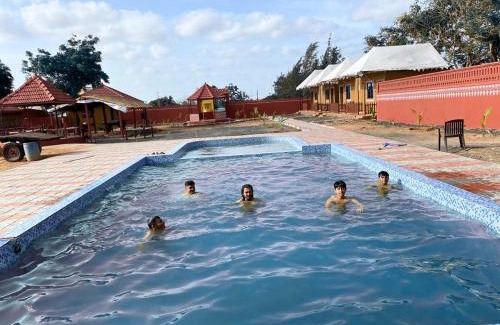 Nakhtarana Station Balnéaire | Santkrupa Villa Resort