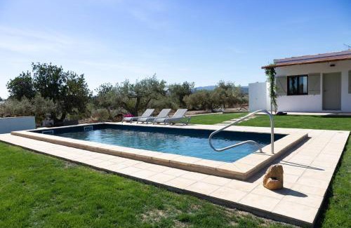 L'Ampolla Chalet De Ski | Santolina - Casa Rural en l'Ampolla con piscina privada, jardín y barbacoa - Deltavacaciones