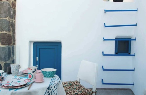 Akrotiri Appartement | Santorini Cozy Haven - Amphora Lover's Studio