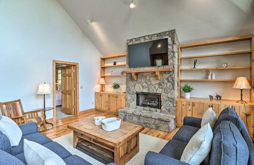 Sapphire Maison | Sapphire Retreat with 2 Decks, Views and Resort Access