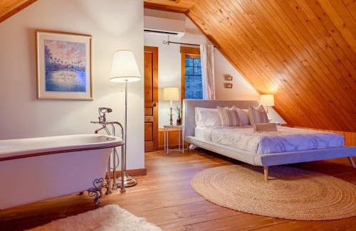 Notre-Dame-de-la-Merci Chalet De Ski | Sara Architect Cabin, Spa, Sauna & Hiking