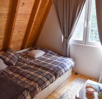 Milici Maison | Sara