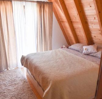 Milici Maison | Sara