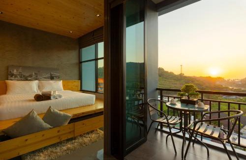 Nai Harn Appartement | Sara's Nest - Top Floor Seaview apartments