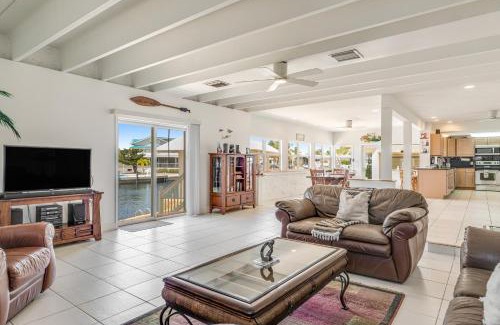 Cross Key Waterways Maison | Saratoga Sunshine
