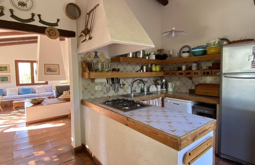 Monte Petrosu Villa | Sardaigne: villa spacieuse et lumineuse avec jardin à quelques mètres de la mer