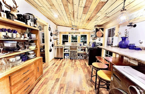 Independence Cabine | Sardis Lake Bunkhouse. Deer Camp . WiFi