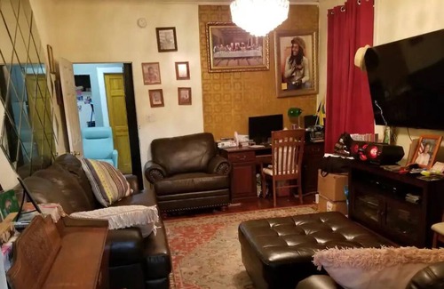Brooklyn Maison | Sarge. Cozy. Beauitful. Place in.Flatbush. Bklyn. N. Y