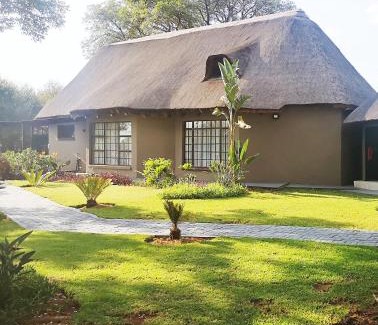 Leeupoort Cabine | Sasavona Game Lodge