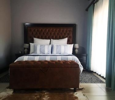Leeupoort Cabine | Sasavona Game Lodge