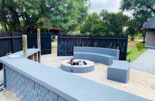 Leeupoort Cabine | Sasavona Game Lodge