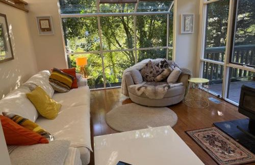 Sassafras Maison | Sassafras Treehouse Private home in the Dandenong Ranges, Victoria