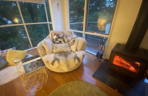 Sassafras Maison | Sassafras Treehouse Private home in the Dandenong Ranges, Victoria