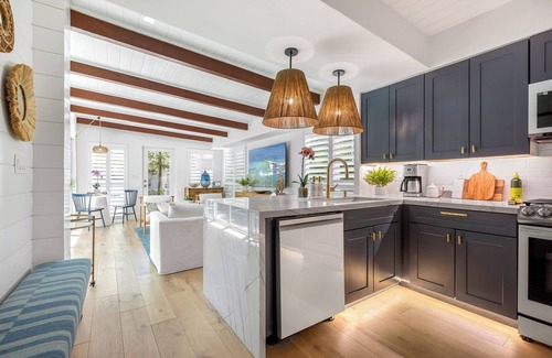 White St. Gallery Maison | SATISFY MY SOUL ~ 3 BR, 3.5 Ba Newly Renovated Mid Town Home w/ Pool!
