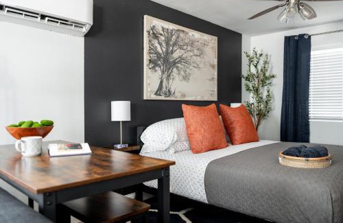Johnson City Maison | Sauceda Cottage at Wrenwood Ranch, King Bed