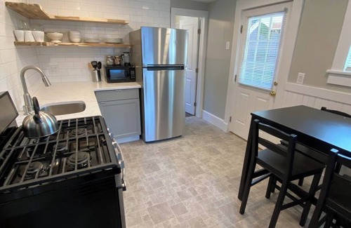 Saugerties Appartement | Saugerties Village Space with Great Backyard