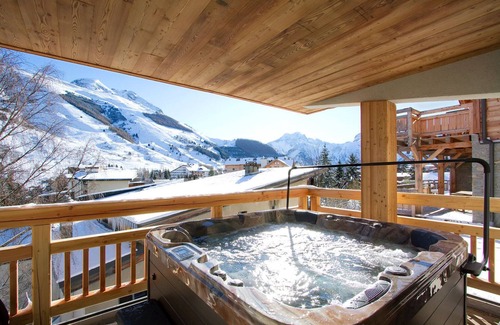 Les Deux Alpes Chalet De Ski | Sauna, bain à remous, vues imprenables et plus !