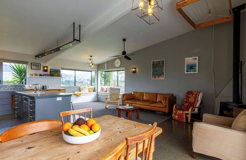 Aongatete Maison | Sauna, Ice Bath & Spa - Family Friendly Getaway