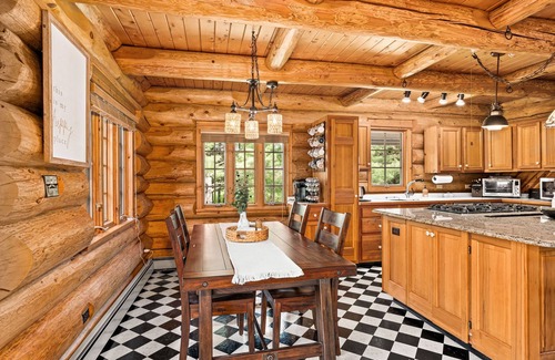 Cloquet Cabine | Sauna, Massage Chair, Firepit, Woods, Pet Friendly