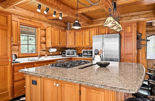 Cloquet Cabine | Sauna, Massage Chair, Firepit, Woods, Pet Friendly