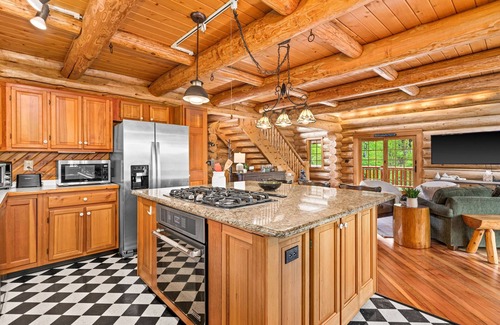 Cloquet Cabine | Sauna, Massage Chair, Firepit, Woods, Pet Friendly