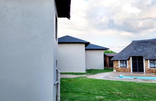 Emalahleni Maison | Savanna Buffalo Guest House