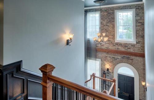 Old West Broad Neighborhood Maison | Savannah Lez Frederick