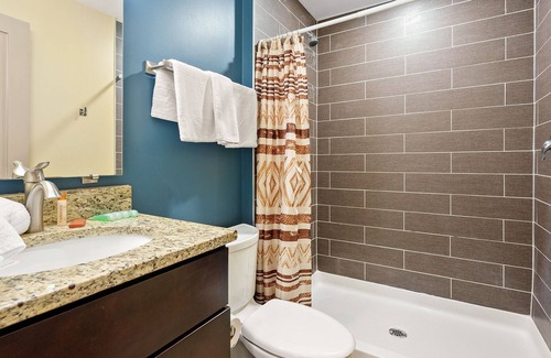 St. Clairsville Maison | Savor the Exquisite Allure of this remodeled Condo located at St.Clairsville 305