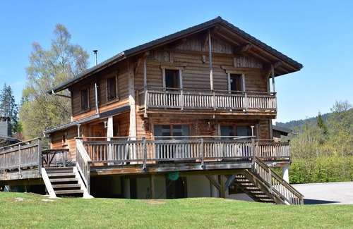 Araches-la-Frasse Chalet De Ski | Chalet savoyard rénové avec jacuzzi 8 pers