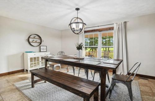 Sawyer Maison | Sawyer Farmhouse -Spacious Retreat with 5 Bedrooms