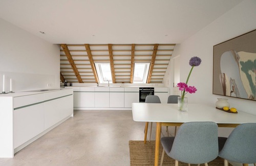 Neuschwabing Appartement | Scandinavian Calm Meets Latin Soul – Schwabing Retreat with Frauenkirche Views