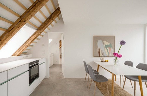 Neuschwabing Appartement | Scandinavian Calm Meets Latin Soul – Schwabing Retreat with Frauenkirche Views