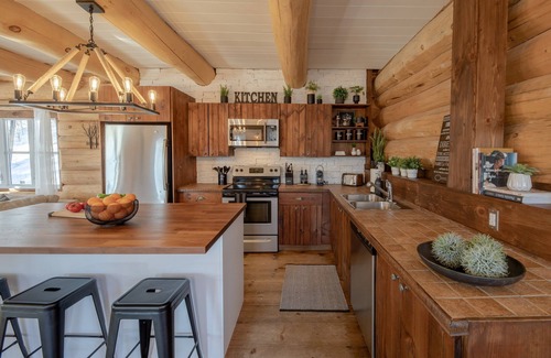 Saint-Faustin-Lac-Carre Chalet De Ski | Scandinavian Log House - Ski, Spa, and Cozy Winter Getaway in Tremblant