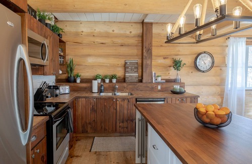 Saint-Faustin-Lac-Carre Chalet De Ski | Scandinavian Log House - Ski, Spa, and Cozy Winter Getaway in Tremblant